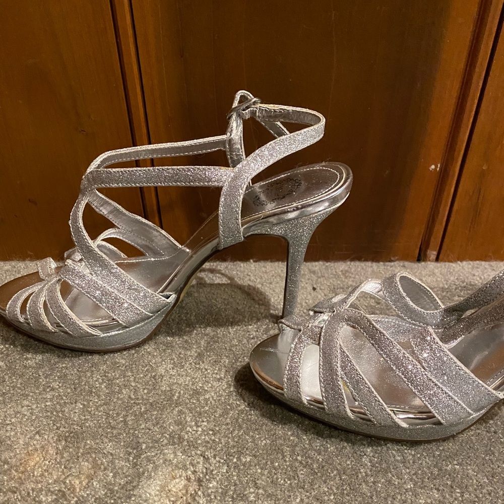 Silver Heels - Picture 2 of 4